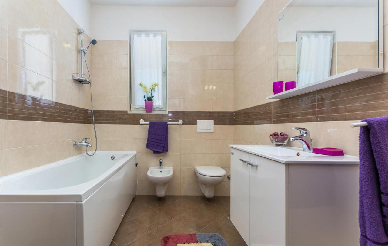 Lovely Apartment In Novigrad With Wifi Zewnętrze zdjęcie